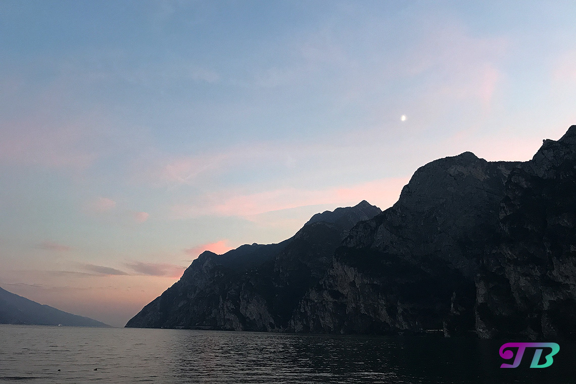 Italien Gardasee Riva Abendsonne Berge