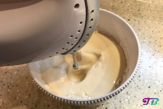DIY Plinse Pfannkuchen Teig rühren