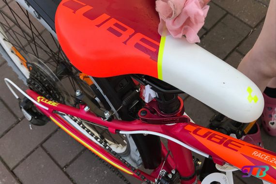 Fahrrad Tour Sattel putzen frühlingsfit