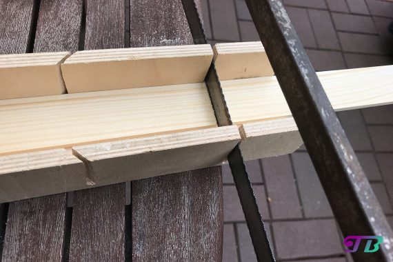 DIY Webrahmen Holz Rechteckleiste sägen