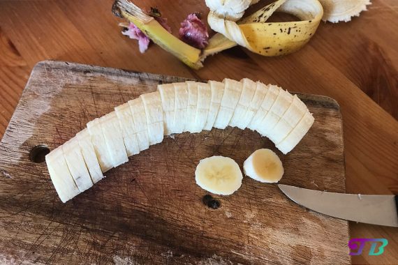 Obstsalat Banane Ringe schneiden