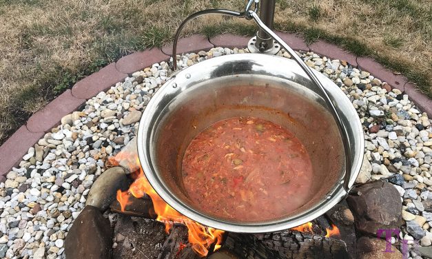 Kessel-Soljanka über dem Lagerfeuer – Klassiker beim Outdoor-Kochen