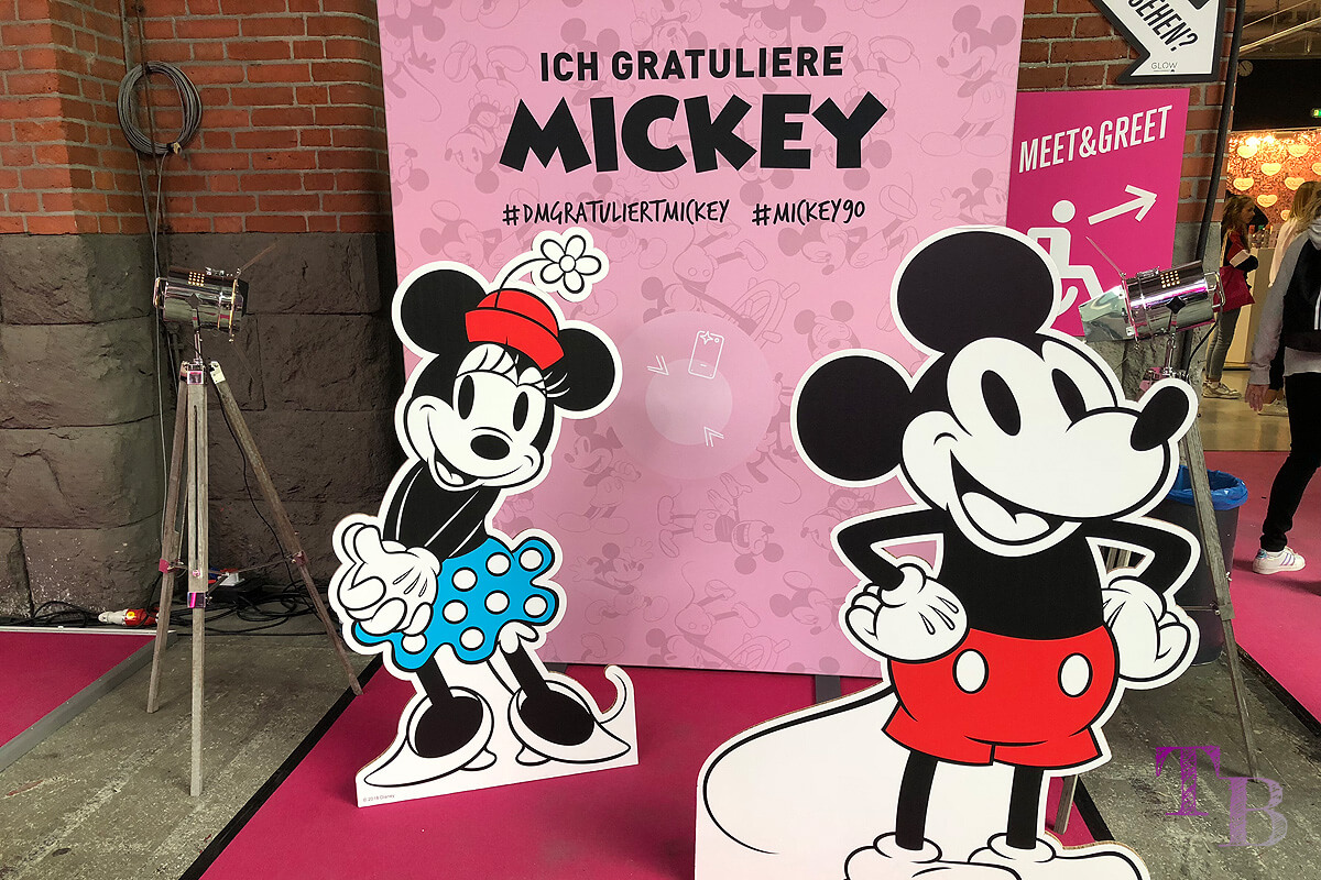 GLOW by dm Station Berlin 2018 Minnie & Micky Mouse Disney