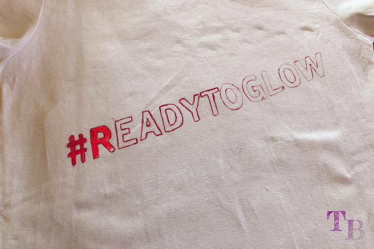 DIY #READYTOGLOW Shirt Umrandung GLOW by dm Stuttgart