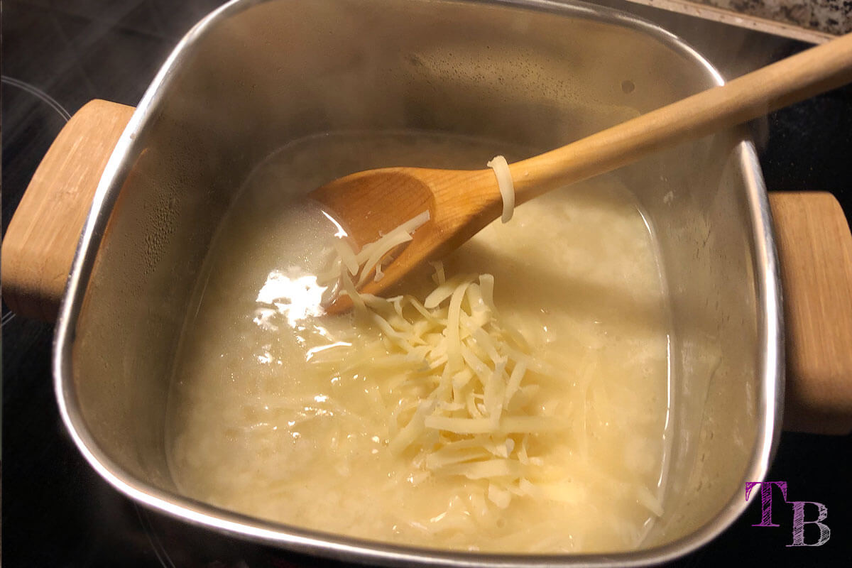Käsefondue Fondue Käse einrühren schmelzen