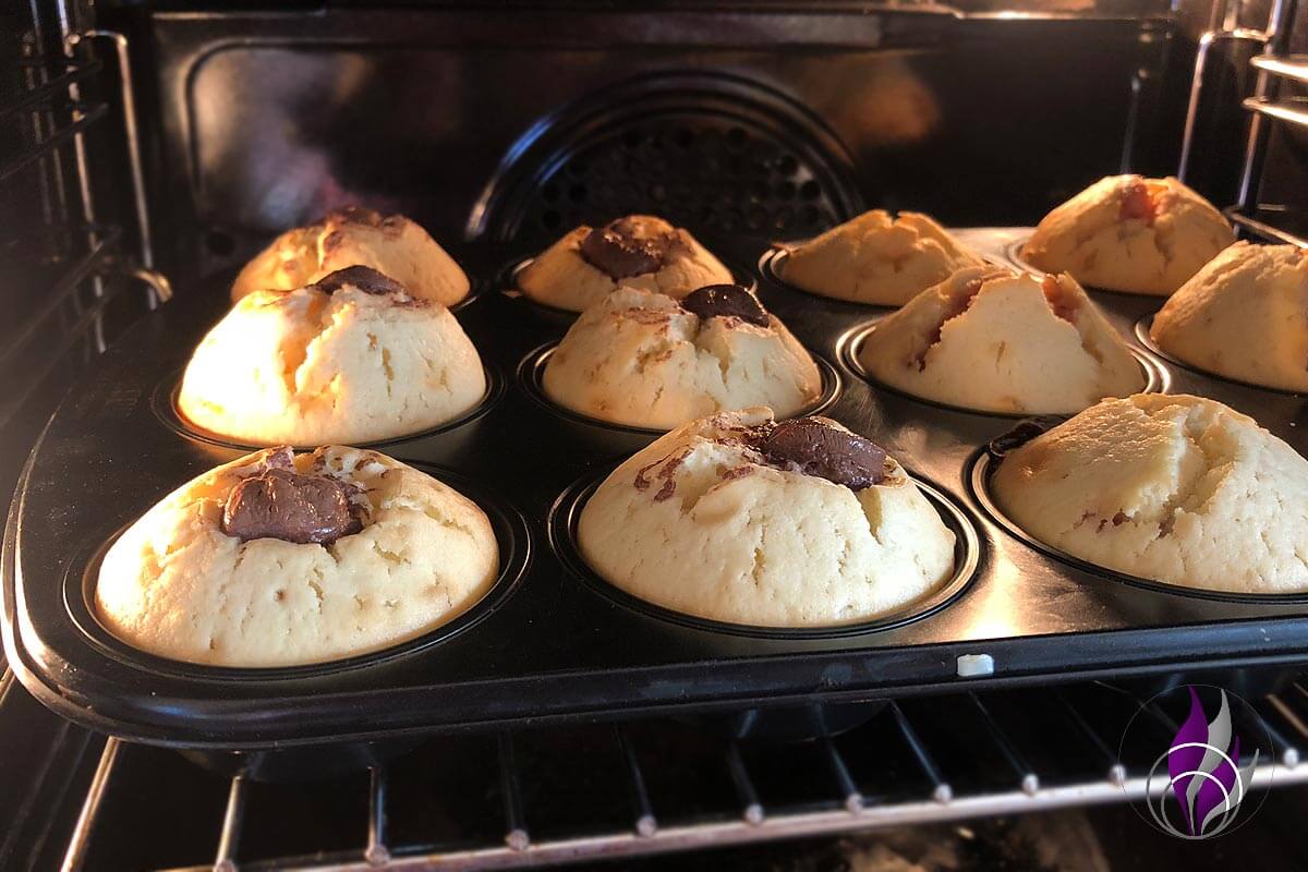 Muffins im Backofen backen