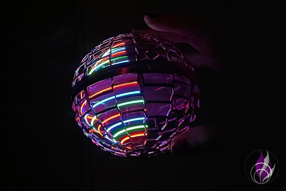 Fliegender Leuchtball von Lenco – Spaß für Jung und Alt