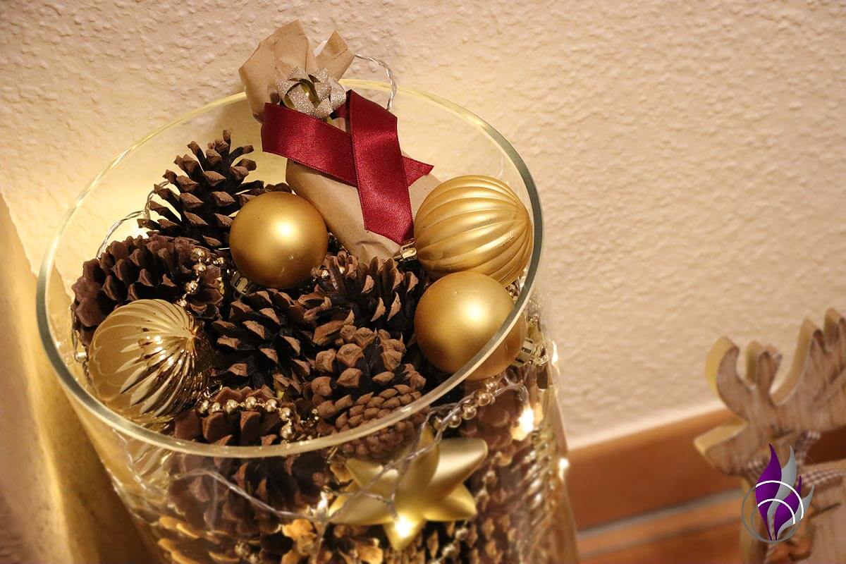 Weihnachtliche Vase Zapfen Weihnachtsschmuck Päckchen fun4family