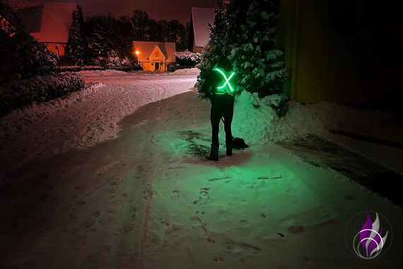 StreetGlow LED Leuchtweste Easypix Schnee schieben hinten fun4family