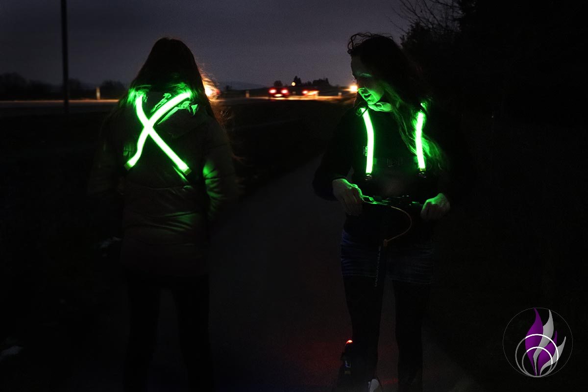 Sicher unterwegs im Dunkeln: „StreetGlow“ LED-Weste macht