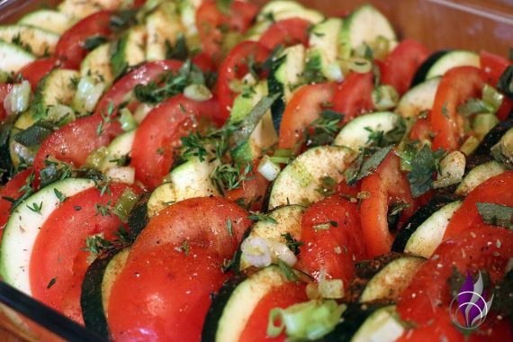 Tomaten Zucchini Auflauf Zutaten schichten Kräuter fun4family