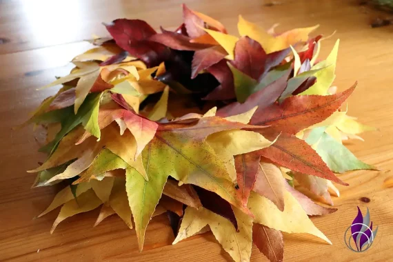 Herbstkranz Blätter stecken Jutegarn Kranz fertig fun4family
