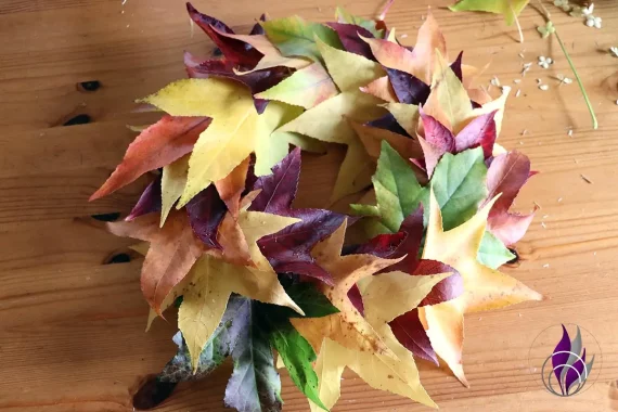 Herbstkranz Blätter stecken Jutegarn Vorderseite fertig fun4family