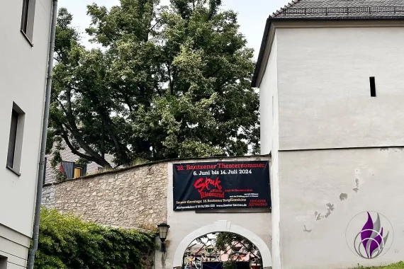 "Spuk unterm Riesenrad - Jetzt ist Bautzen dran" 28. Bautzener Theatersommer Eingang Banner fun4family